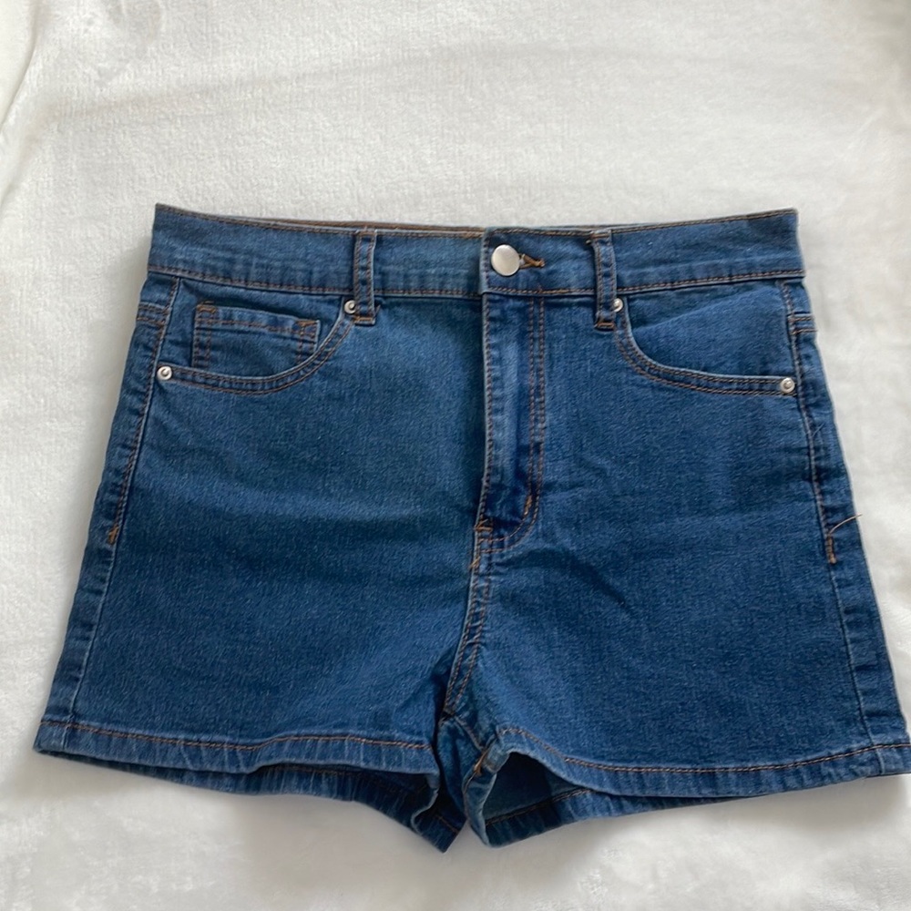 Forever 21 size 26 dark blue Jean shorts